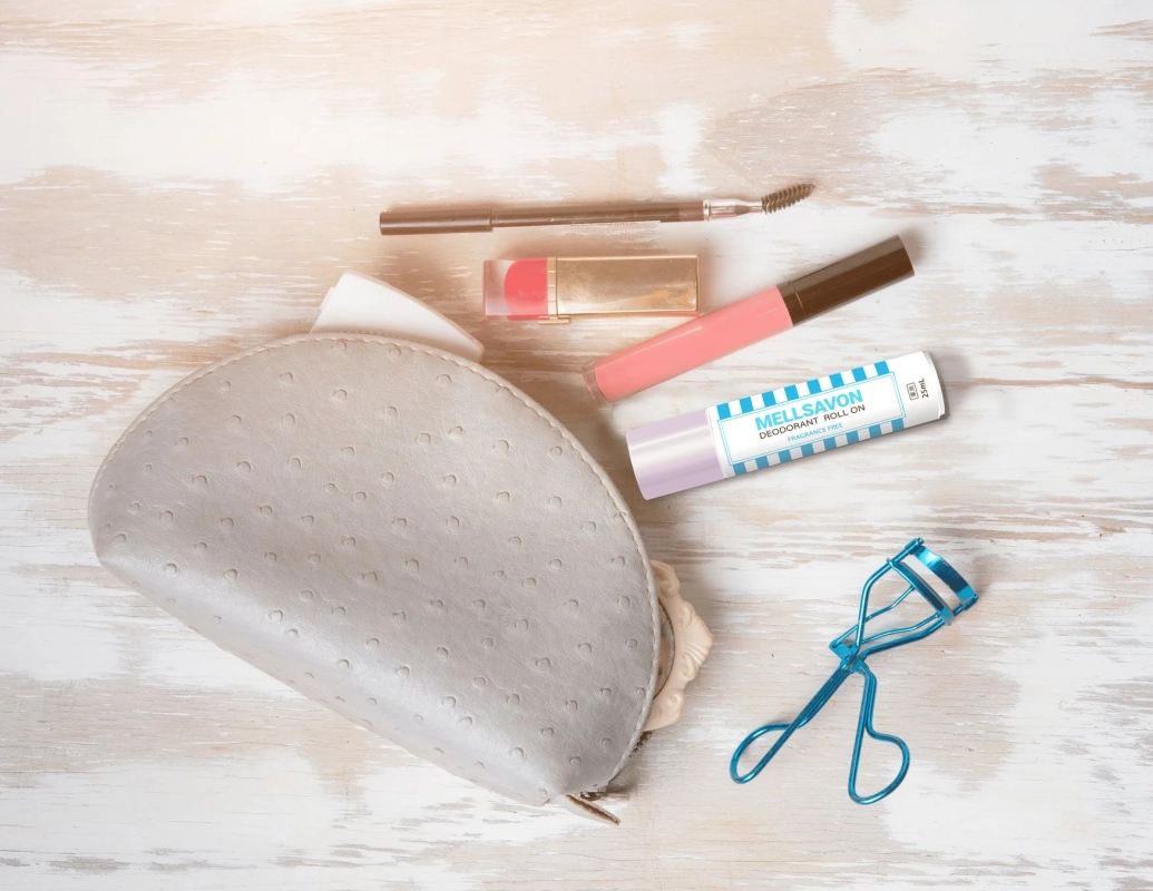 化粧ポーチとコスメ