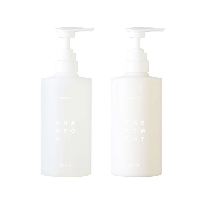 白いポンプ式のシャンプーとトリートメントのボトル