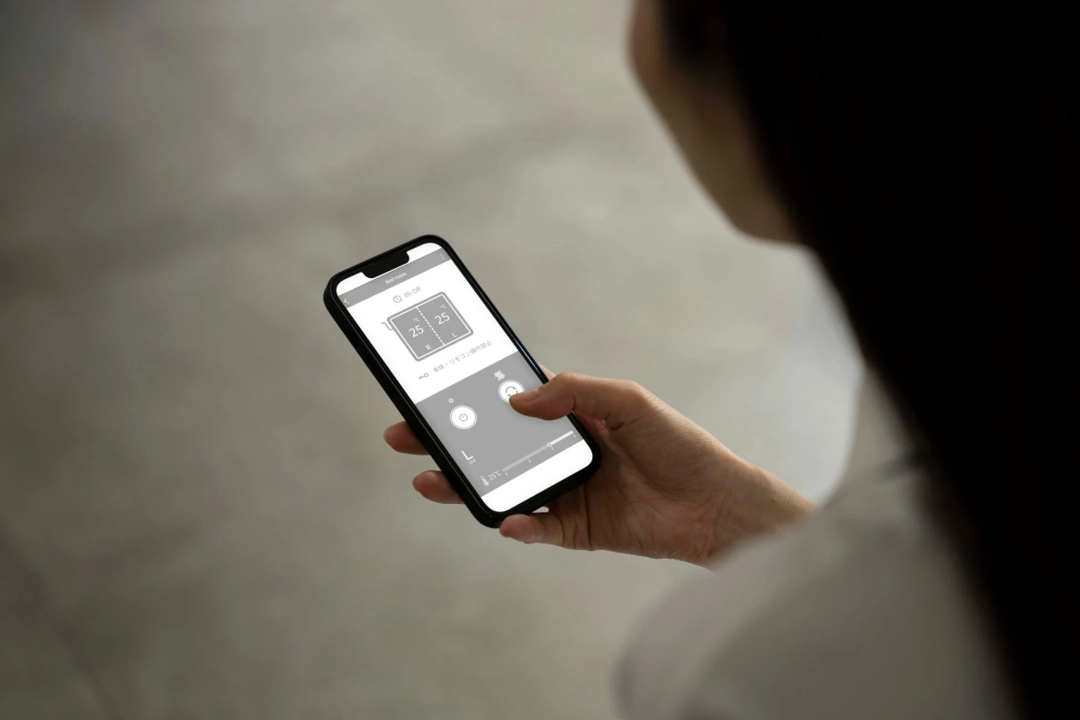 スマートフォンで部屋の暖房・空調を操作