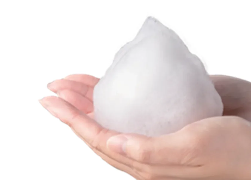 手のひらに乗った豊かな泡のイメージ