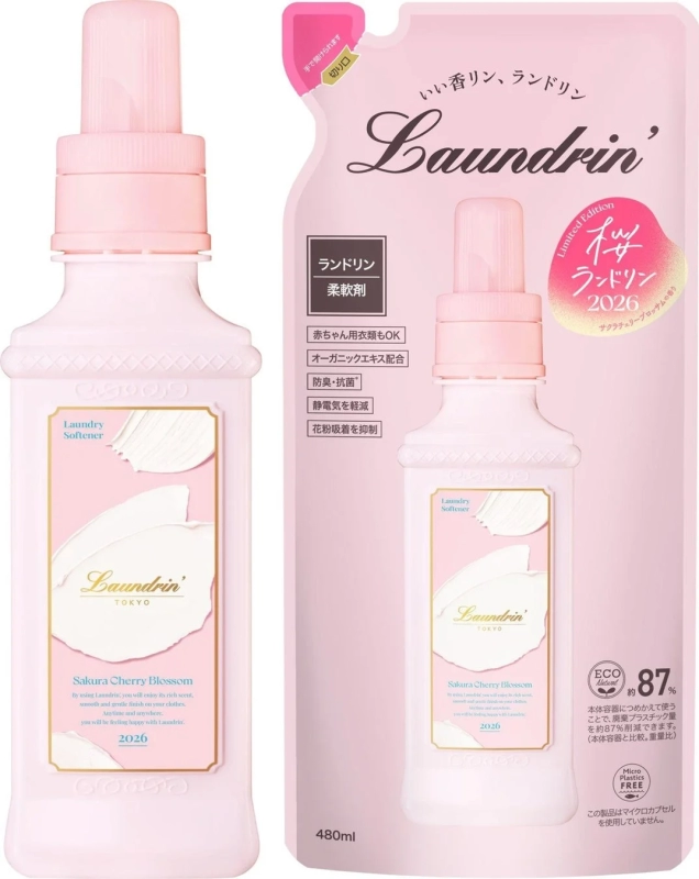 桜の香りのランドリン柔軟剤「サクラチェリーブロッサム2026」のボトルと詰め替え用パウチが写っています。ピンク色のパッケージで、赤ちゃん用衣類にも使え、防臭・抗菌、静電気軽減、花粉吸着抑制効果があることをアピール。詰め替え用はプラスチック削減に貢献し、マイクロプラスチックフリー製品です。