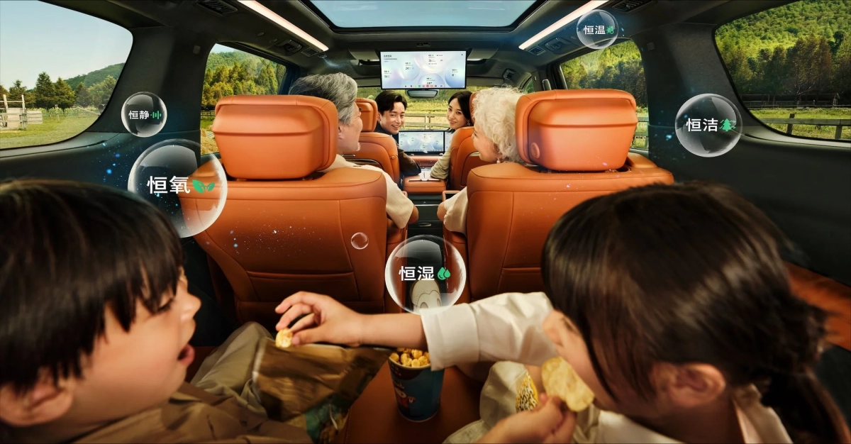 家族でドライブを楽しむ様子